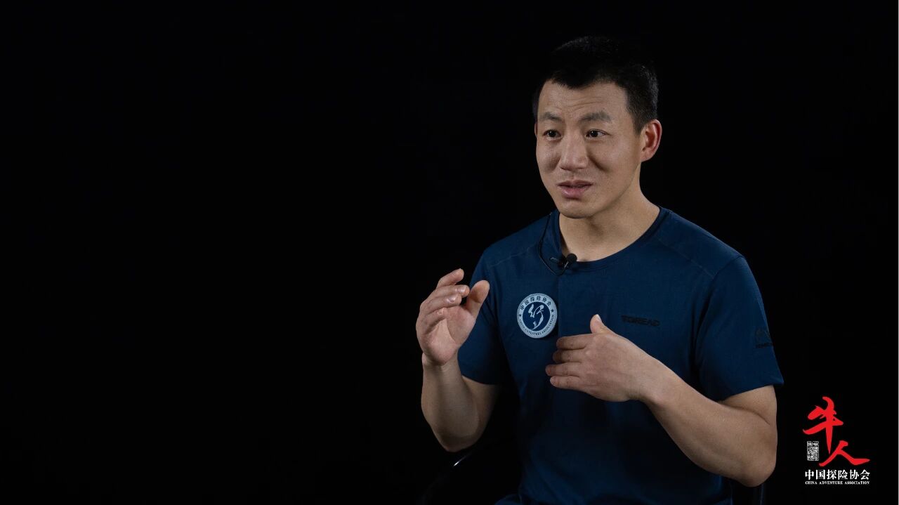 牛人 | 从“幕墙工”到重装徒步穿越塔漠的极限玩家